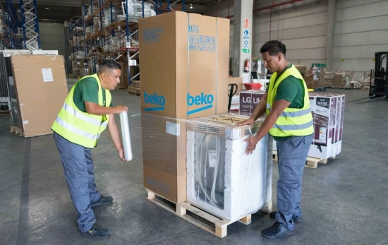 Unos repartidores de Home Logistics HOME LOGISTICS Unos repartidores de Home Logistics HOME LOGISTICS