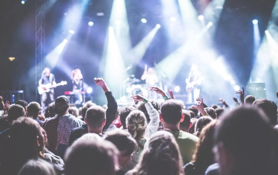 Varios asistentes a un concierto / PEXELS Varios asistentes a un concierto / PEXELS