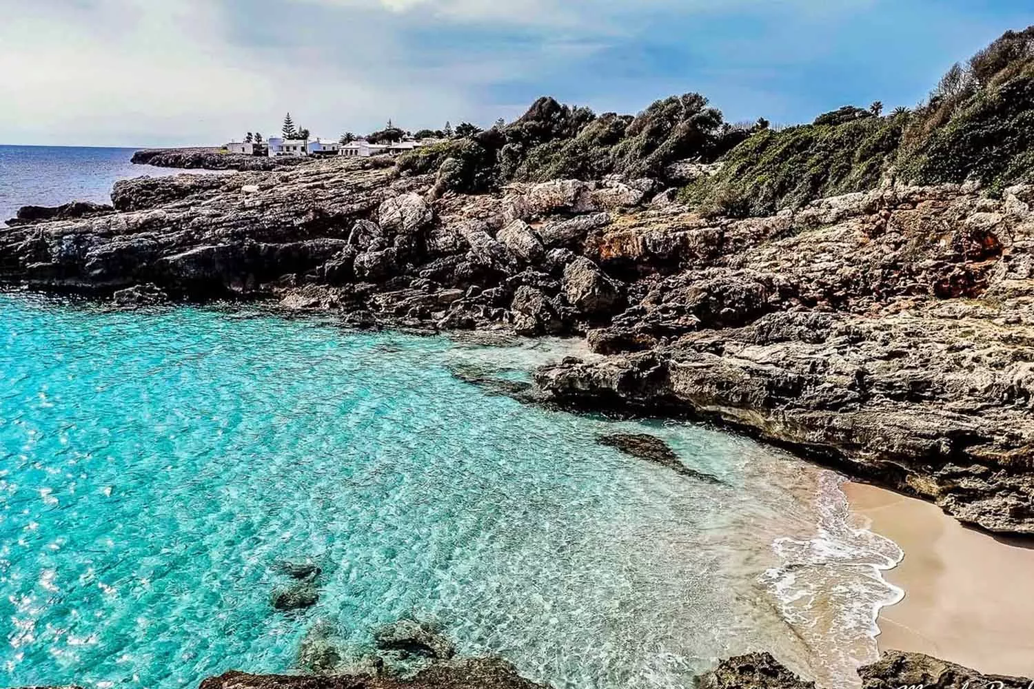 Es Caló Blanc, una de las calas más bonitas de Menorca / MANOLO PARDO 
