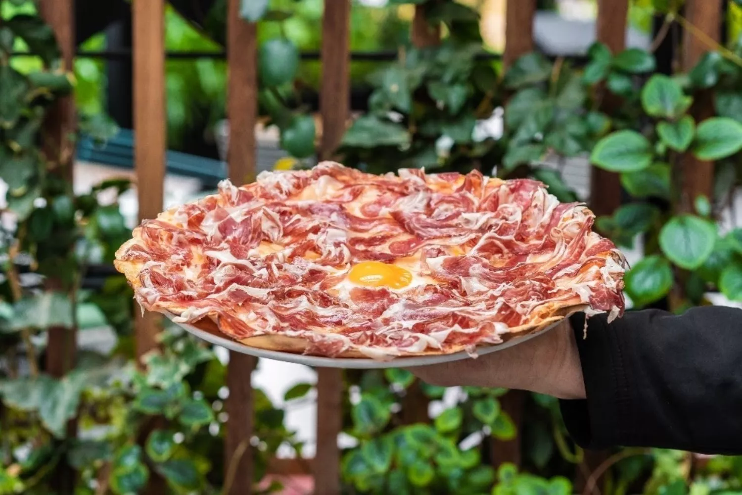 Una pizza de Crep Nova, la cadena de pizzerías más famosa de Barcelona / GLOVO - EP
