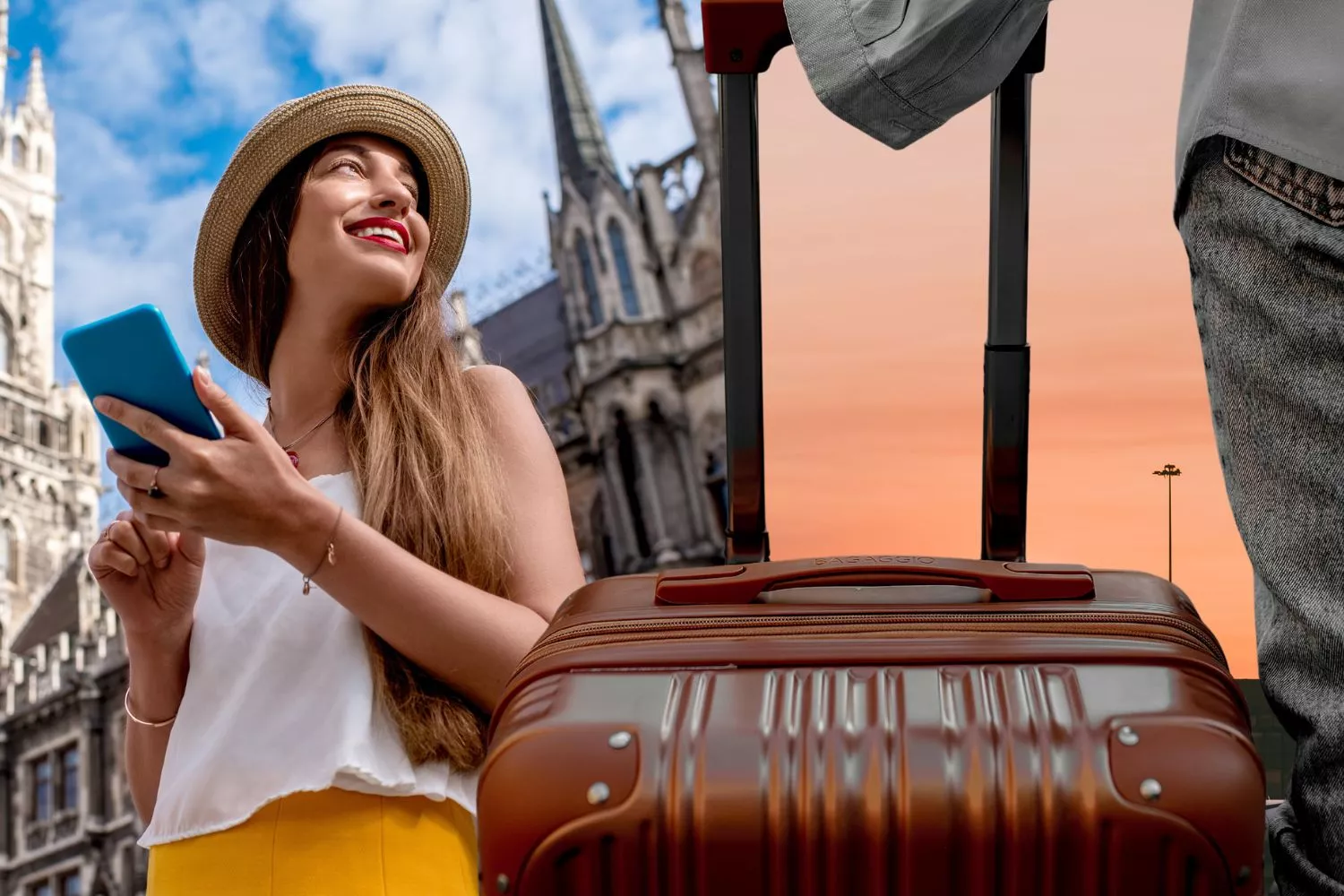 Una turista en uno de los destinos más baratos de este otoño/ Montaje CONSUMIDOR GLOBAL