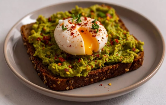 Un plato pequeño que da la sensación de que al tostada ocupa más/ CANVA