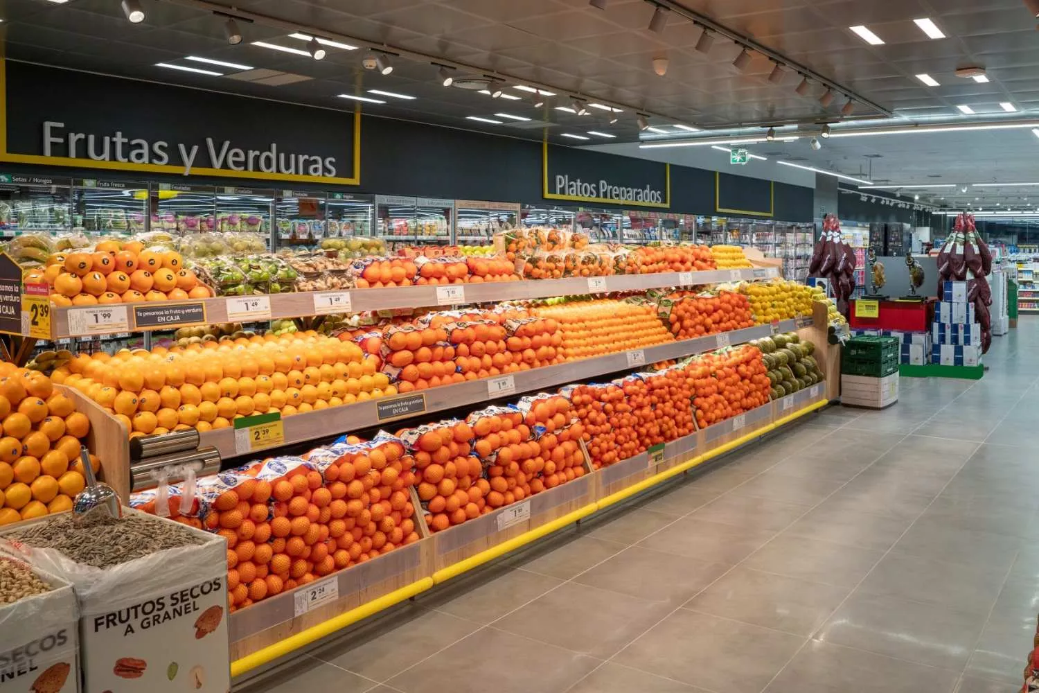 Vista de un supermercado Ahorramas