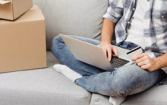 Una persona hace una compra online / FREEPIK Una persona hace una compra online / FREEPIK