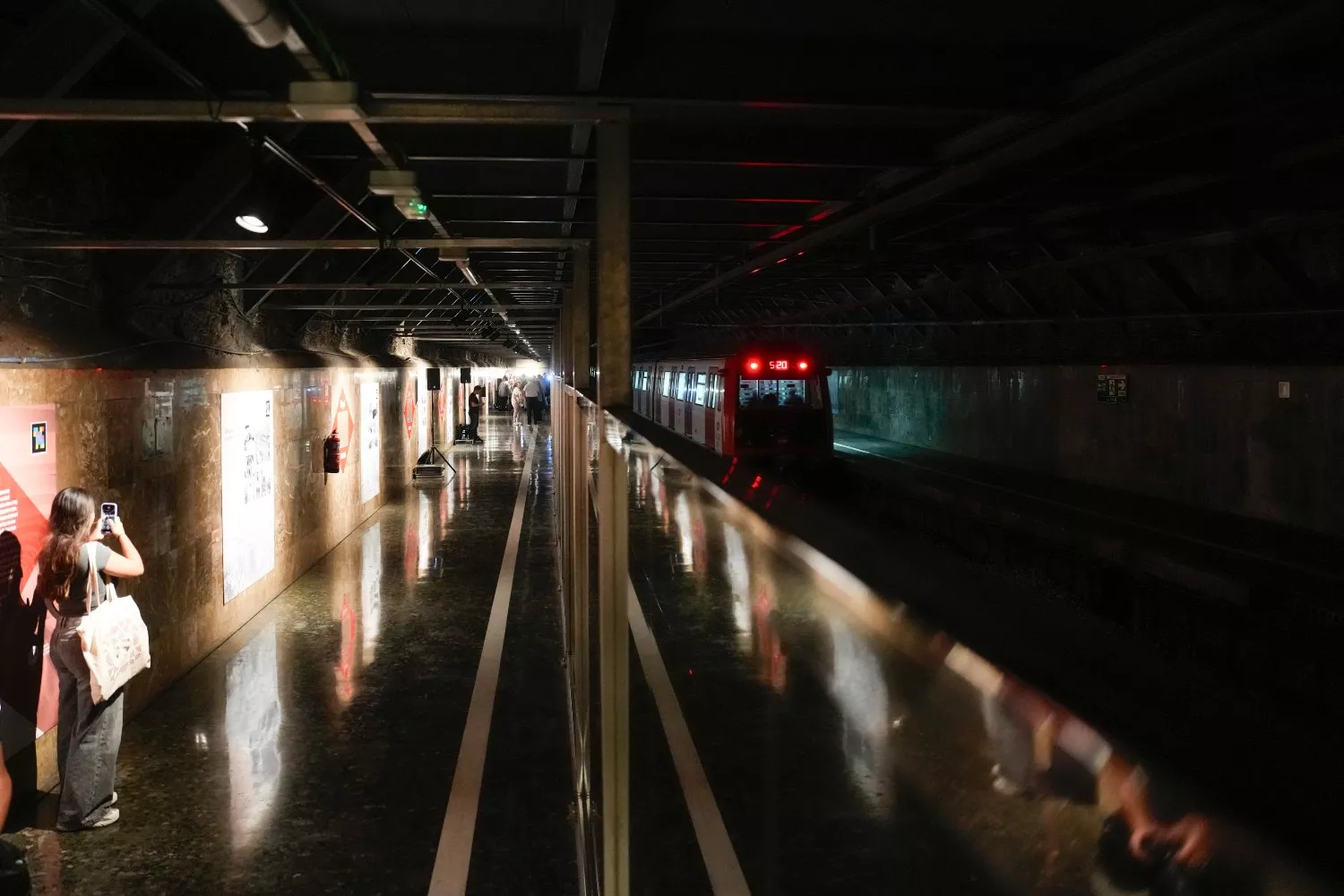 La estación de metro de Gaudí, en la imagen, construida en 1968   Enric Fontcuberta   EFE (2)