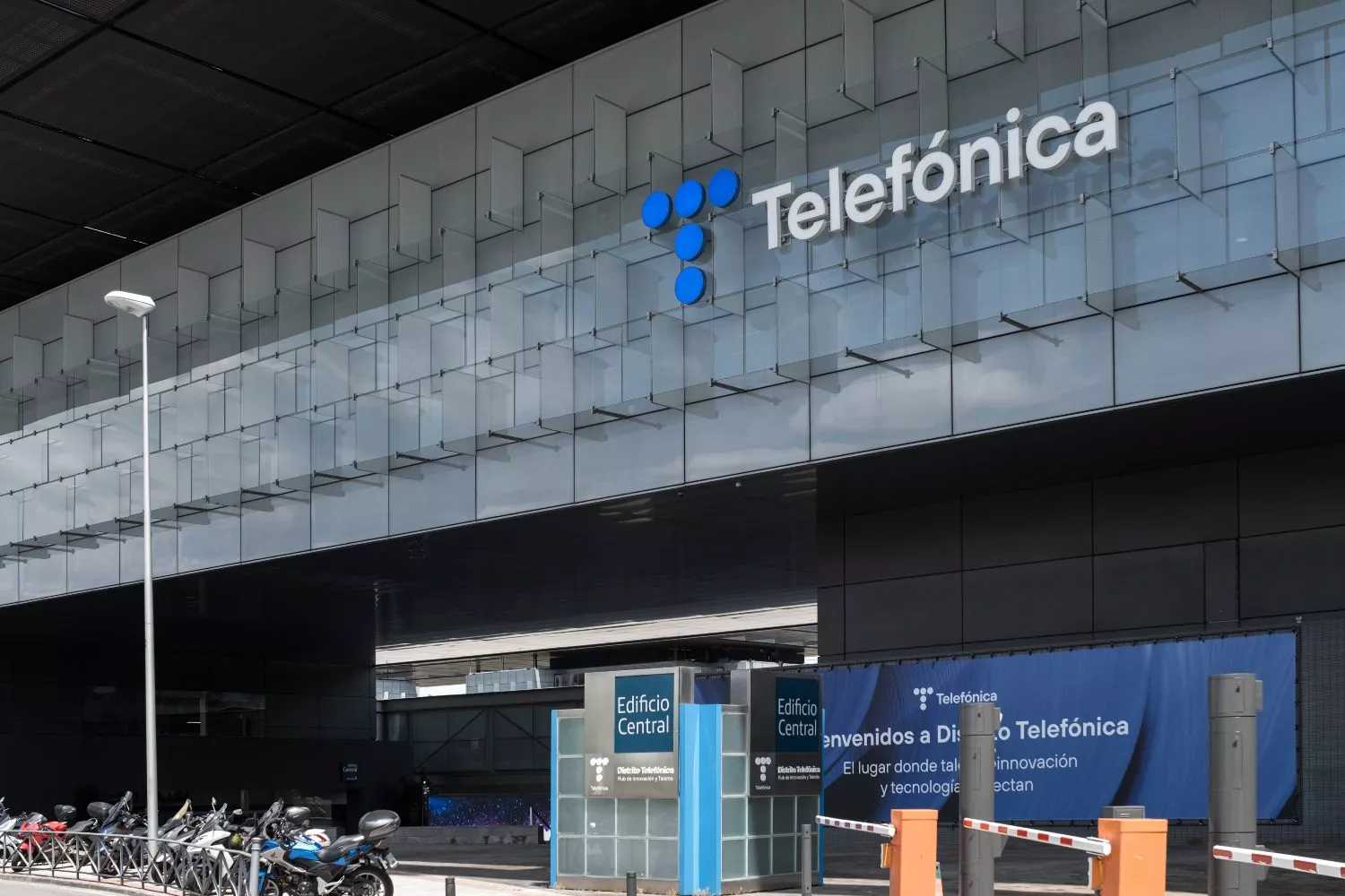 La fachada de un edificio de Telefónica / EUROPA PRESS