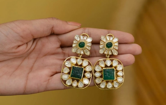 Una persona sostiene unas joyas / PEXELS Una persona sostiene unas joyas / PEXELS