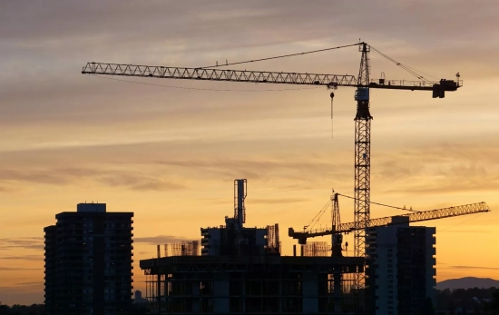 Grúas y edificios en construcción / PEXELS Grúas y edificios en construcción / PEXELS