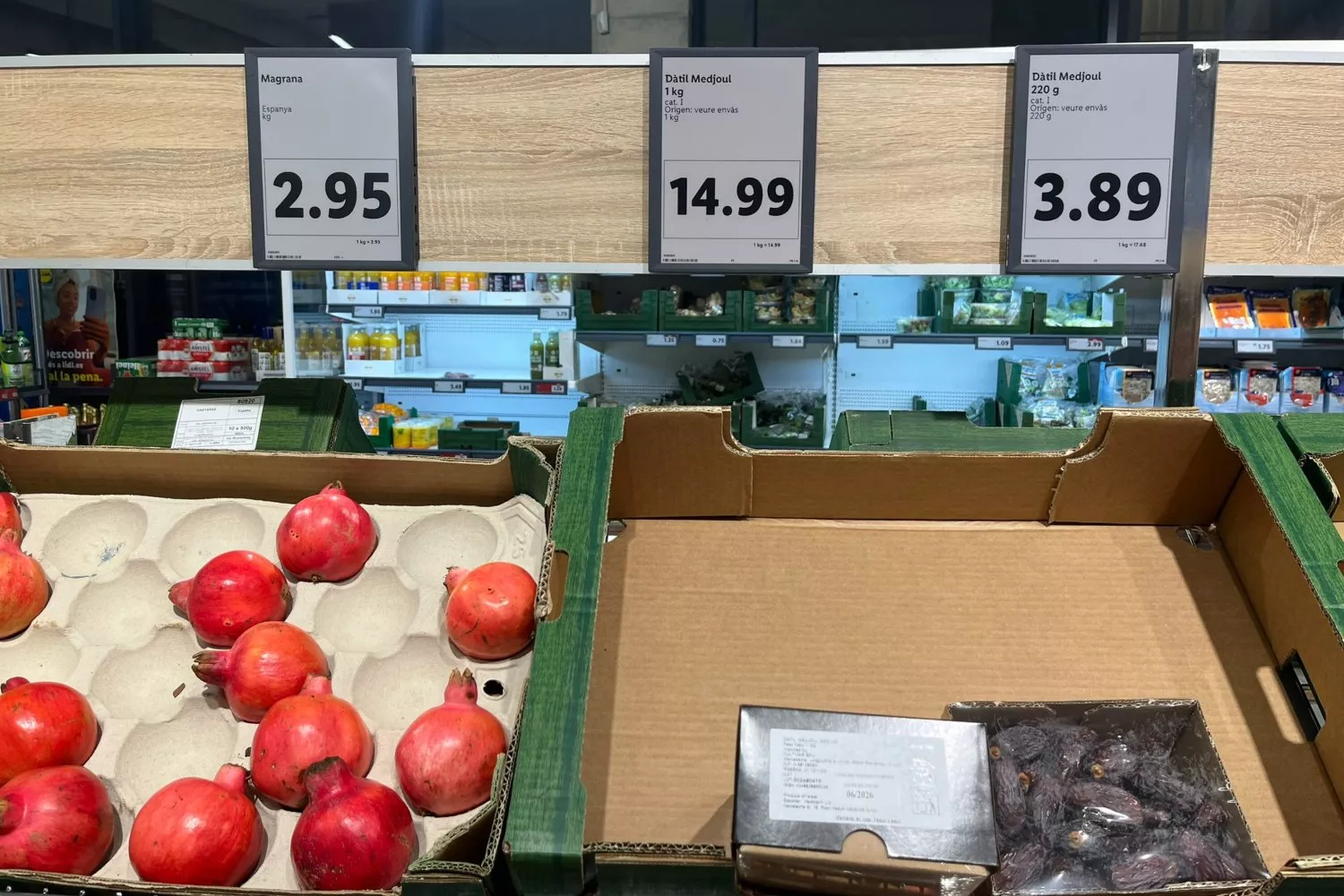 Carteles de Lidl con la procedencia israelí de los dátiles oculta / CONSUMIDOR GLOBAL
