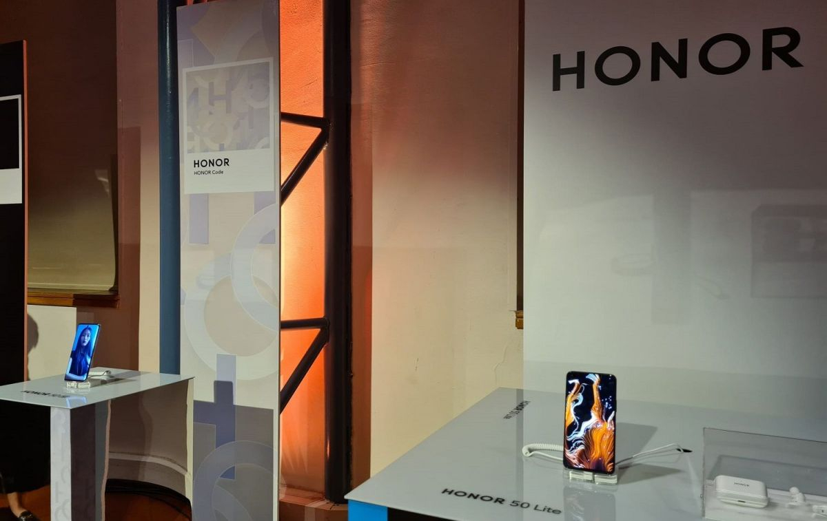 Dos de los nuevos smartphone de Honor  / MARTA PEIRO