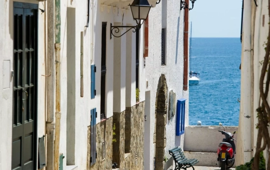 La Costa Brava, un lugar idílico para vivir en armonía/ CANVA La Costa Brava, un lugar idílico para vivir en armonía/ CANVA