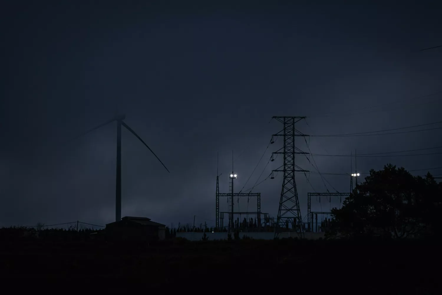 Instalaciones eléctricas durante un apagón / UNSPLASH Instalaciones eléctricas durante un apagón / UNSPLASH