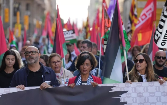 Varias personas durante una manifestación a favor de Palestina Varias personas durante una manifestación a favor de Palestina