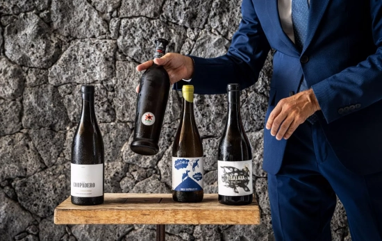 Varias botellas de vino de la bodega de Kamezí KAMEZÍ Varias botellas de vino de la bodega de Kamezí KAMEZÍ