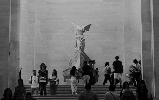 La Victoria de Samotracia en las escaleras del museo UNSPLASH La Victoria de Samotracia en las escaleras del museo UNSPLASH