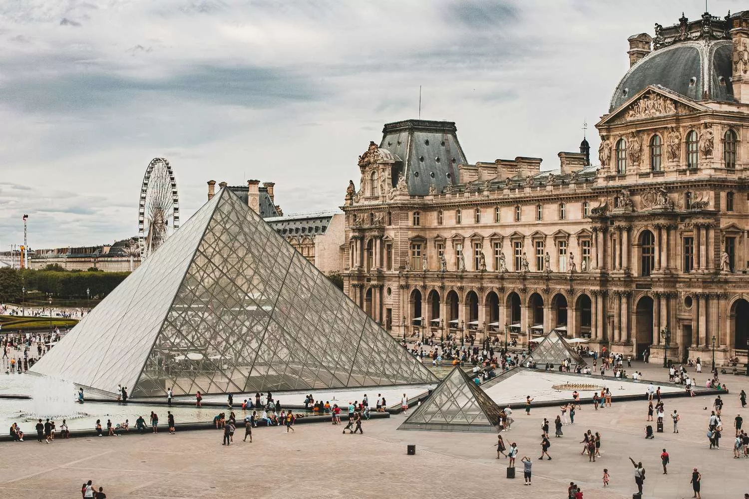 Una vista del Museo del Louvre / UNSPLASH Una vista del Museo del Louvre / UNSPLASH