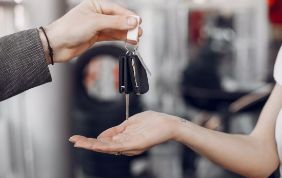 Entrega de llaves de un coche / FREEPIK