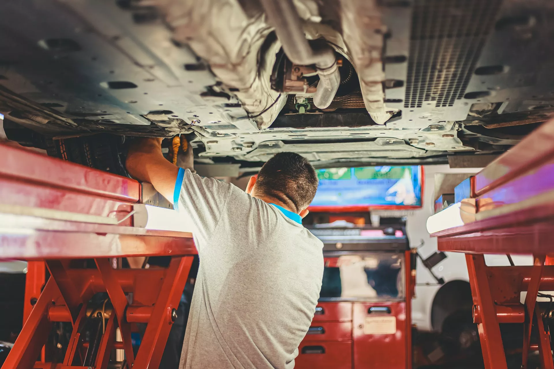 Revisión de un coche usado / Foto de Enis Yavuz en UNSPLASH Revisión de un coche usado / Foto de Enis Yavuz en UNSPLASH