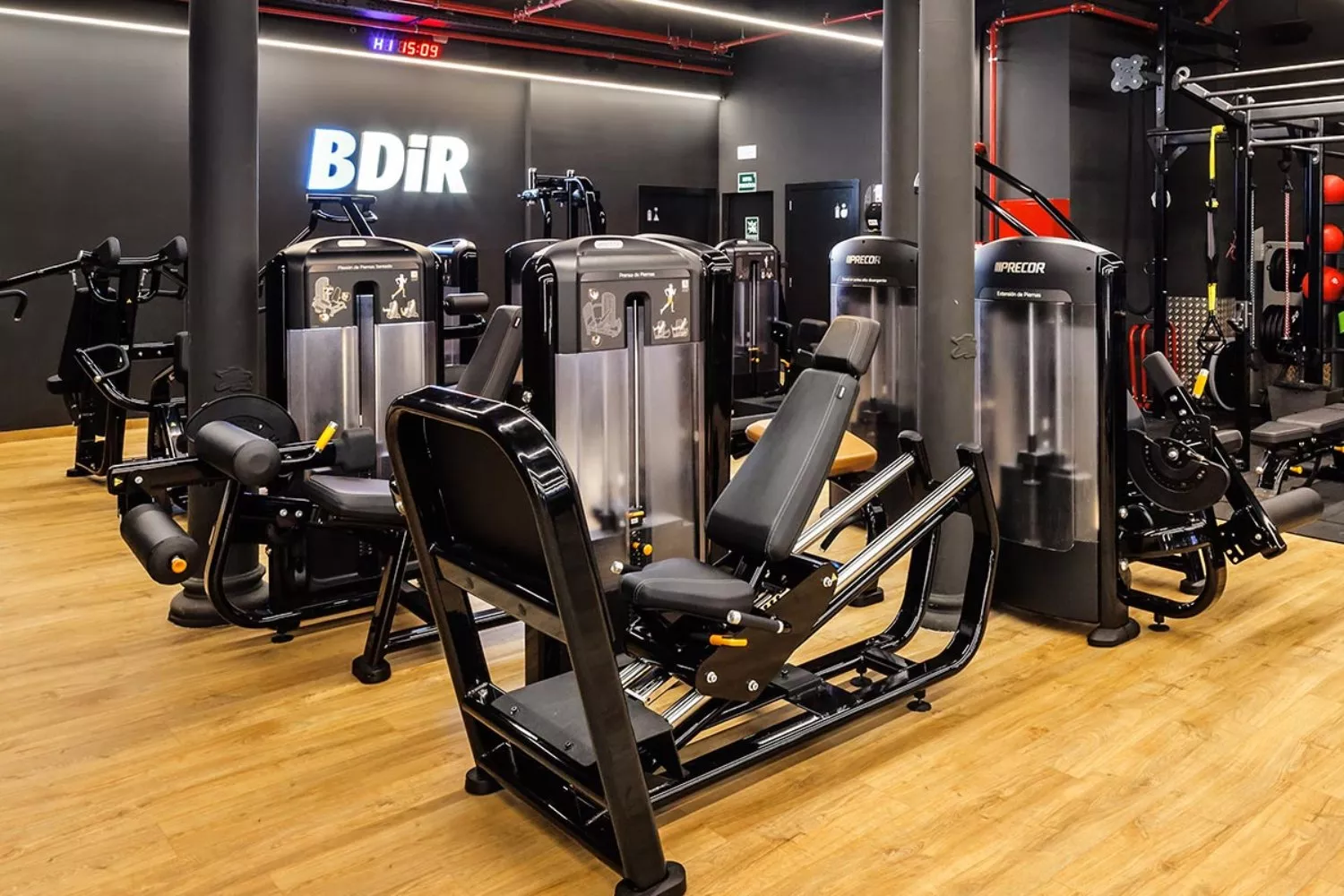 El interior de un gimnasio DiR / GRUPO DIR