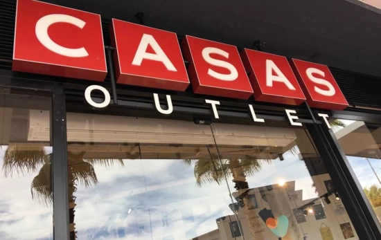 La entradar a un outlet de la zapatería Casas CASAS La entradar a un outlet de la zapatería Casas CASAS
