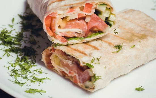 Wrap de salmón/ CANVA Wrap de salmón/ CANVA