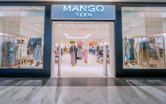 Una tienda de Mango Teen / MANGO Una tienda de Mango Teen / MANGO