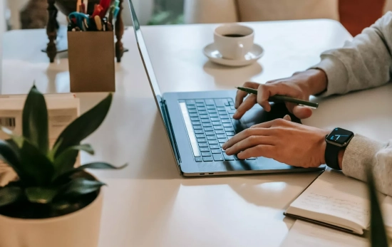 Una persona hace un trámite online / PEXELS Una persona hace un trámite online / PEXELS