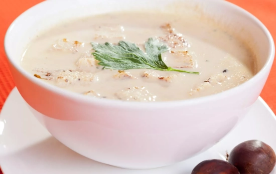 Crema de castañas y setas/ CANVA