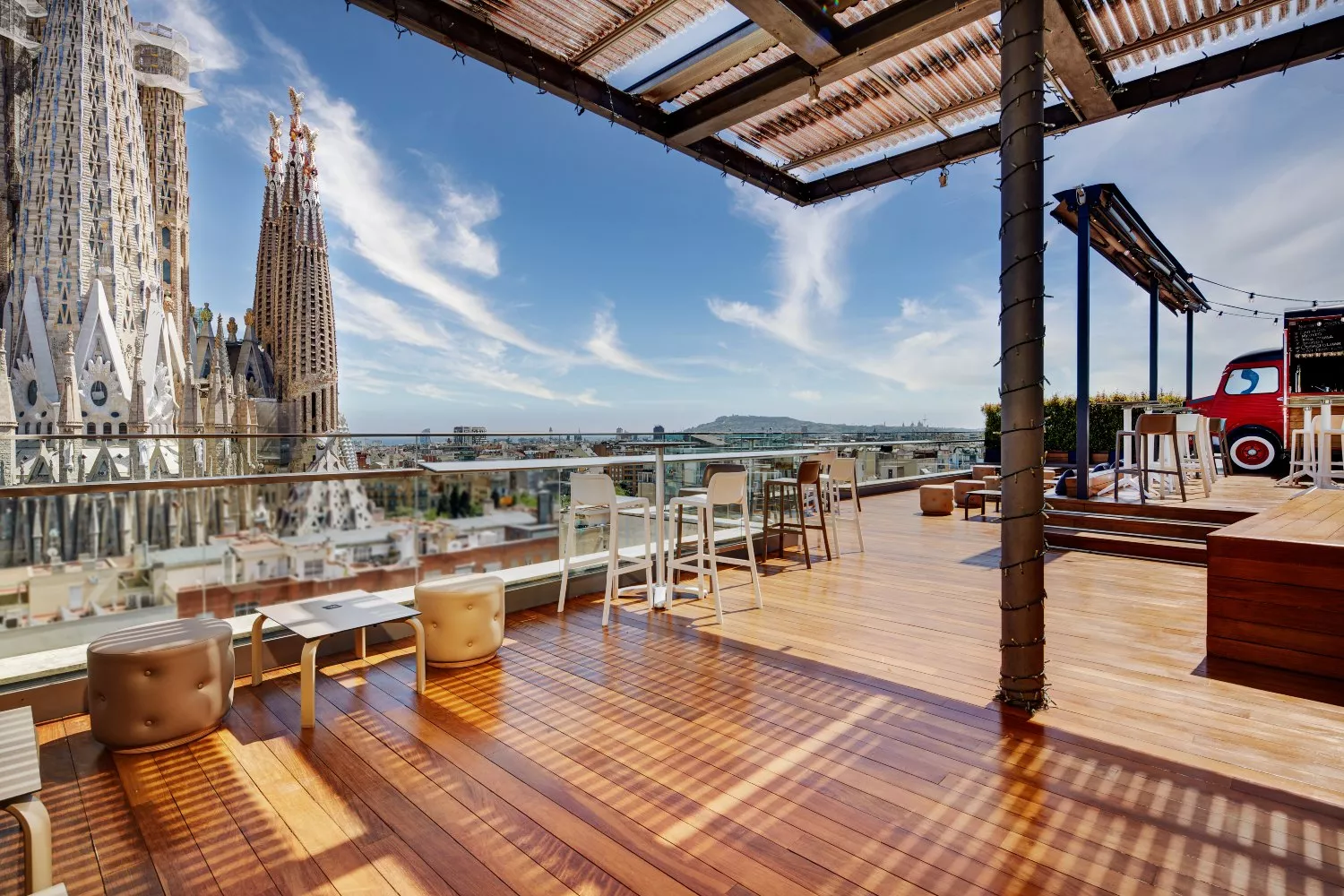 La terraza del Sercotel Rosellón con vistas a la Sagrada Familia / SERCOTEL ROSELLÓN