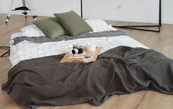 Un colchón hinchable con la ropa de cama puesta/ CANVA Un colchón hinchable con la ropa de cama puesta/ CANVA