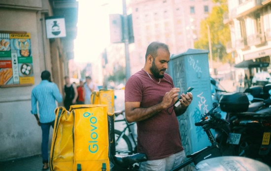 Un repartidor de Glovo  / PEXELS Un repartidor de Glovo  / PEXELS