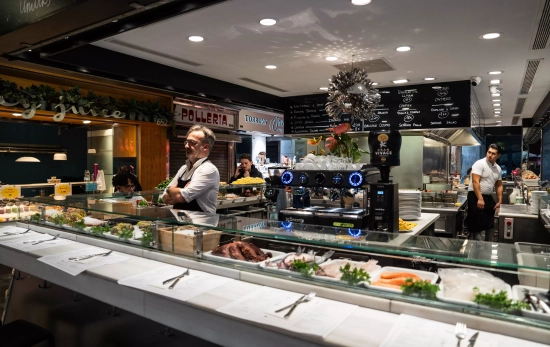 Kiosko Universal en La Boquería / SIMÓN SÁNCHEZ Kiosko Universal en La Boquería / SIMÓN SÁNCHEZ