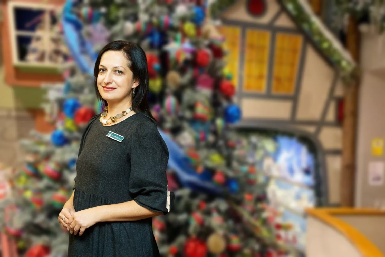 Elmira Belyalova, encargada de la tienda Käthe Wohlfahrt en Barcelona / Fotomontaje CG