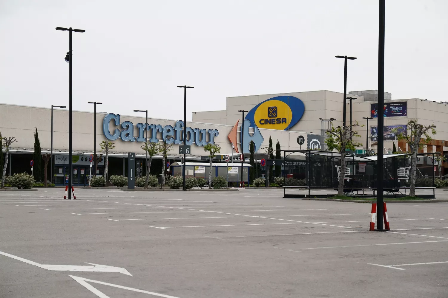 Un supermercado Carrefour en un centro comercial   Óscar J.Barroso   EP