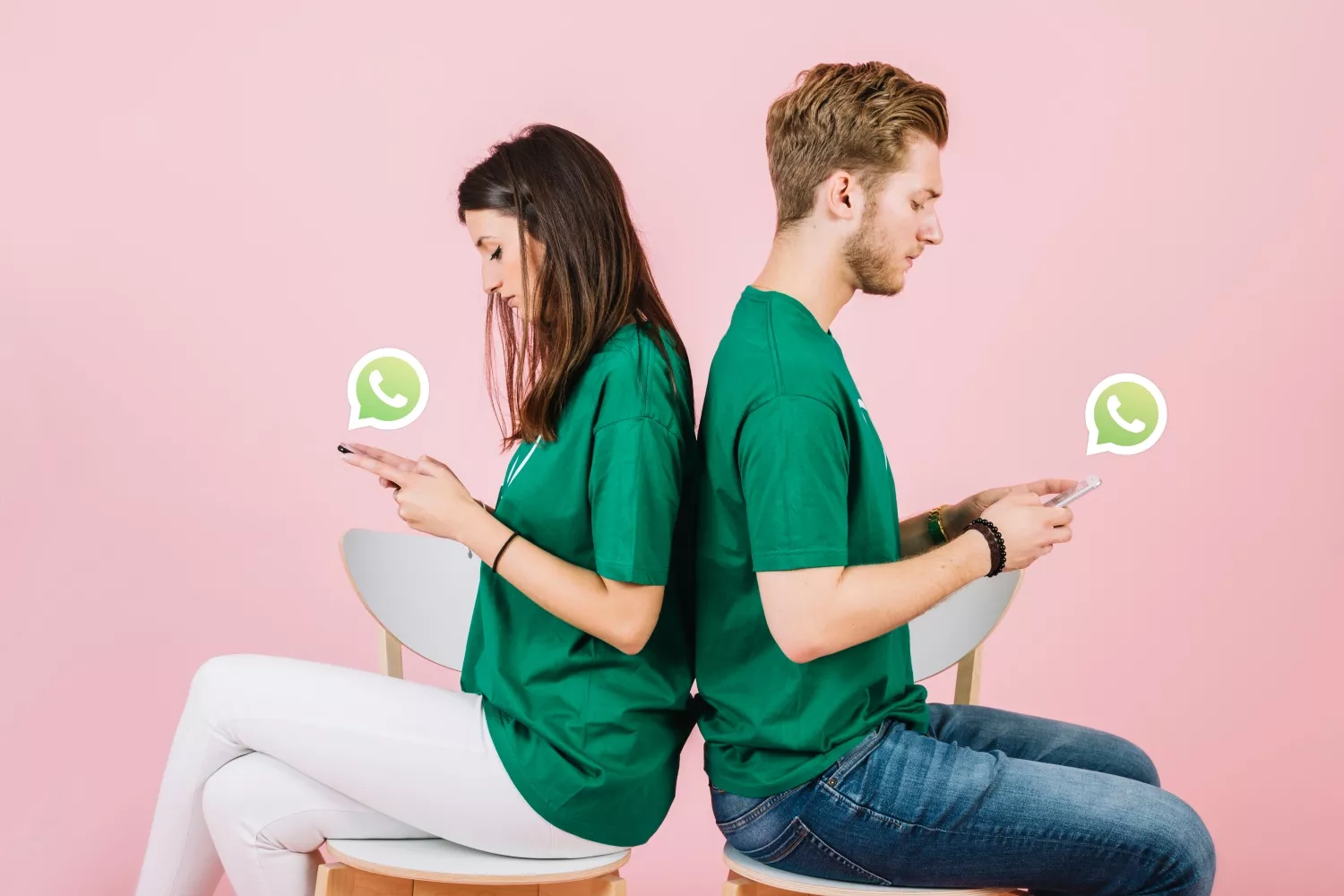 Dos usuarios con WhatsApp comprueban si alguien les ha bloqueado   FREEPIKe