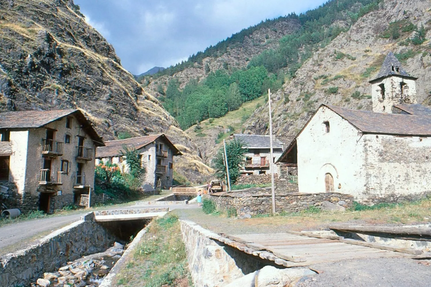 El pueblo Tor, unos de los destinos del turismo de crímenes reales / WIKIMEDIA