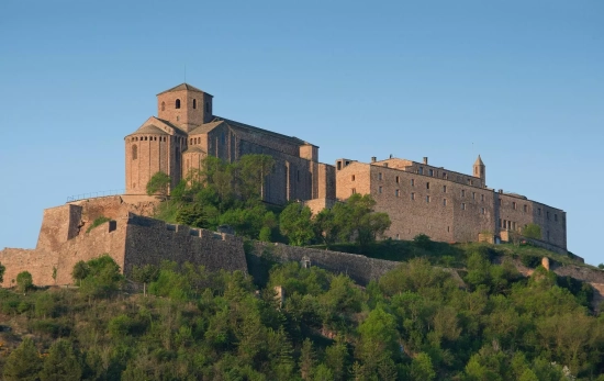 Una vista del castillo de Cardona / PARADORES Una vista del castillo de Cardona / PARADORES