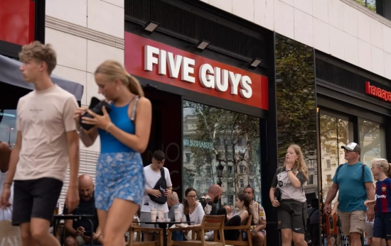 Un restaurante de Five Guys en Barcelona / EUROPA PRESS - DAVID ZORRAKINO Un restaurante de Five Guys en Barcelona / EUROPA PRESS - DAVID ZORRAKINO