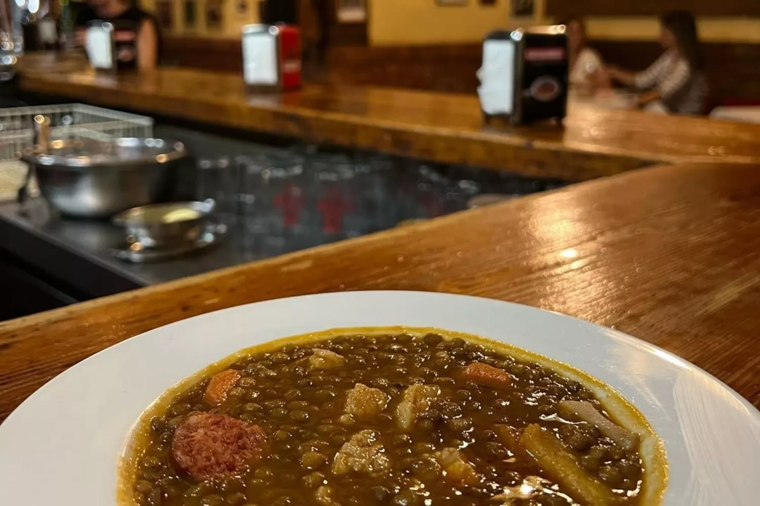 Un plato de lentejas de Er Caserío, el El bar de Sevilla que resiste al paso del tiempo   INSTAGRAM