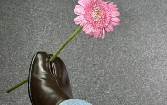 Un zapato con forma tabi/ PINTEREST Un zapato con forma tabi/ PINTEREST