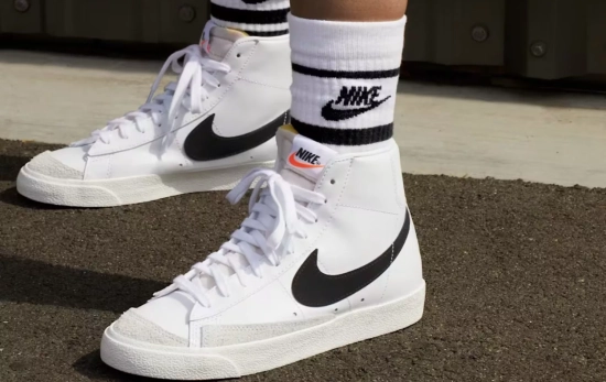Nike Blazer Mid '77 / NIKE