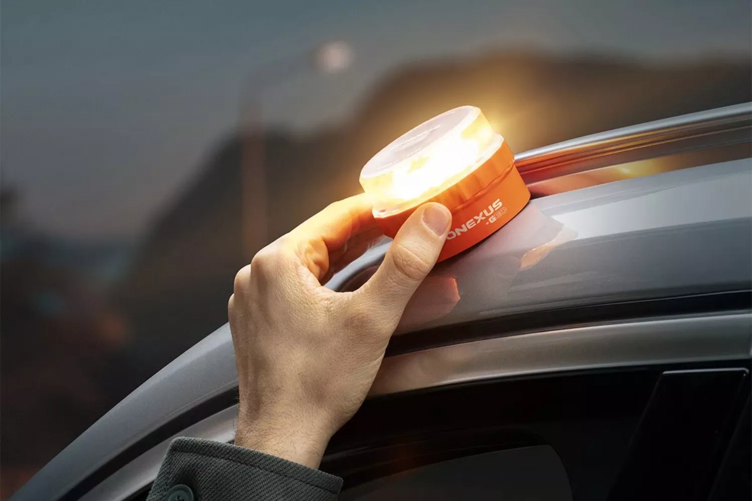 Baliza V16 de la marca Onexus / EL CORTE INGLES