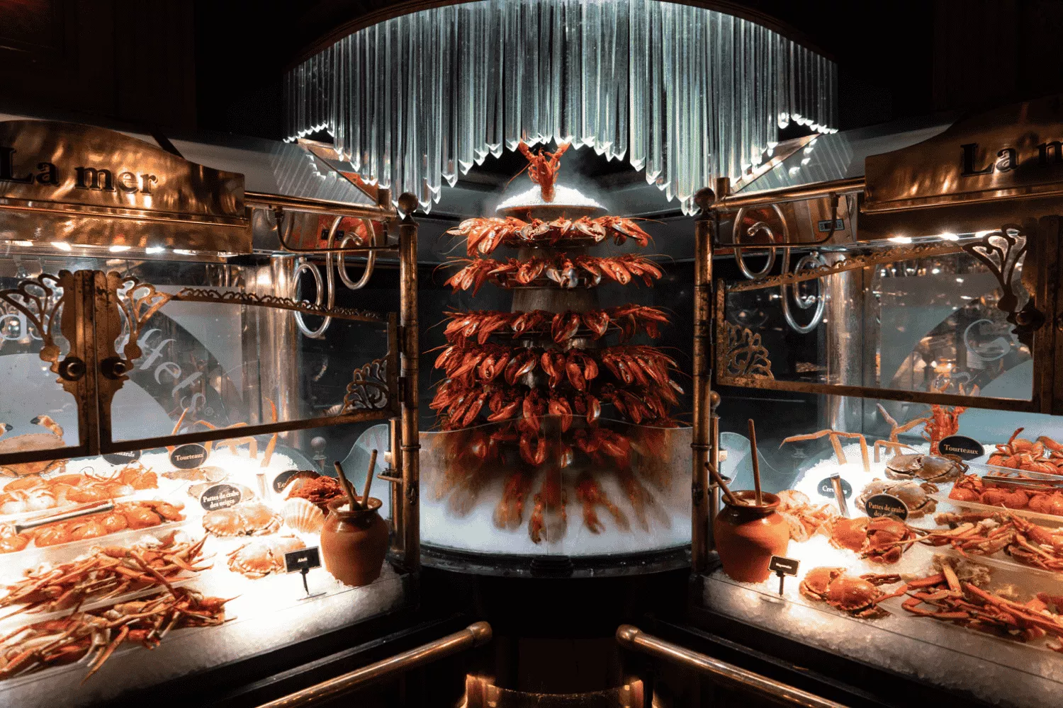 La cascada de bogavantes del restaurante Les Grands Buffets / ÒSCAR GIL