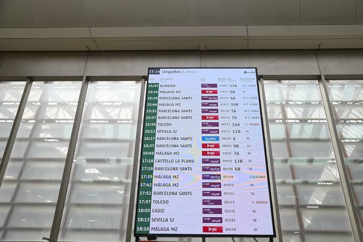 Panel de información de Renfe con las llegadas de trenes de alta velocidad / EUROPA PRESS
