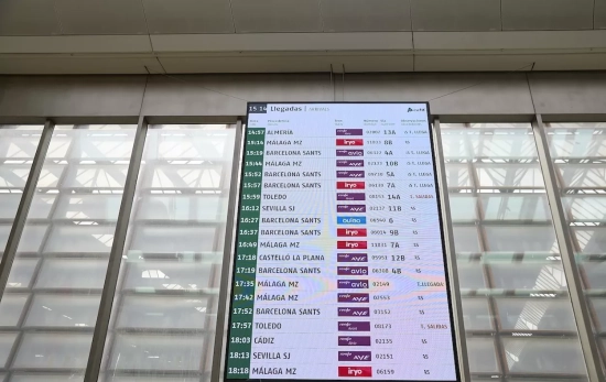 Panel de información de Renfe con las llegadas de trenes de alta velocidad / EUROPA PRESS