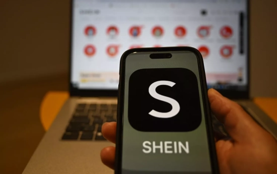 Una persona hace una compra en Shein / EUROPA PRESS / DPA - Monika Skolimowska 