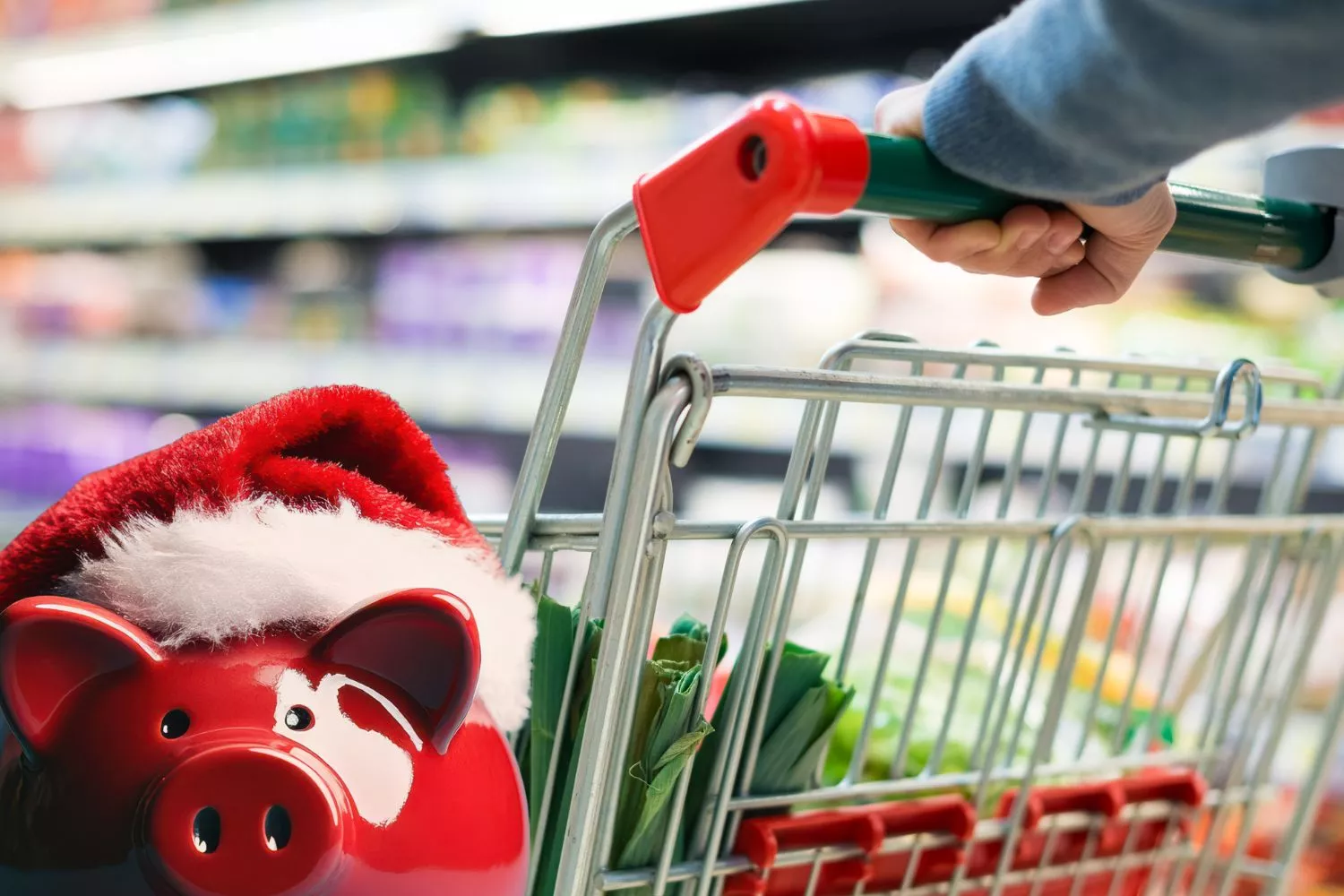 Imagen de un supermercado con una hucha / Montaje Consumidor Global