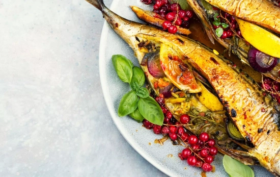 Un buen pescado al horno es una propuesta saciante y sana para la cena de Nochebuena/ CANVA Un buen pescado al horno es una propuesta saciante y sana para la cena de Nochebuena/ CANVA