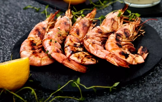 Unos langostinos a la plancha, llenos de proteínas y bajos en calorías/ CANVA Unos langostinos a la plancha, llenos de proteínas y bajos en calorías/ CANVA