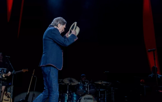 El cantante Joaquín Sabina, durante su concierto en el Movistar Arena